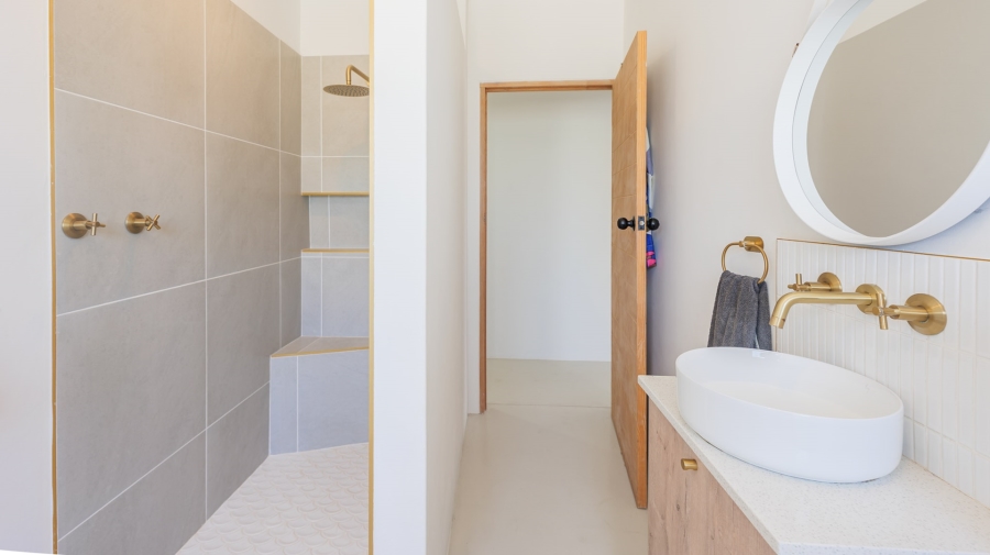 6 Bedroom Property for Sale in Agulhas Western Cape